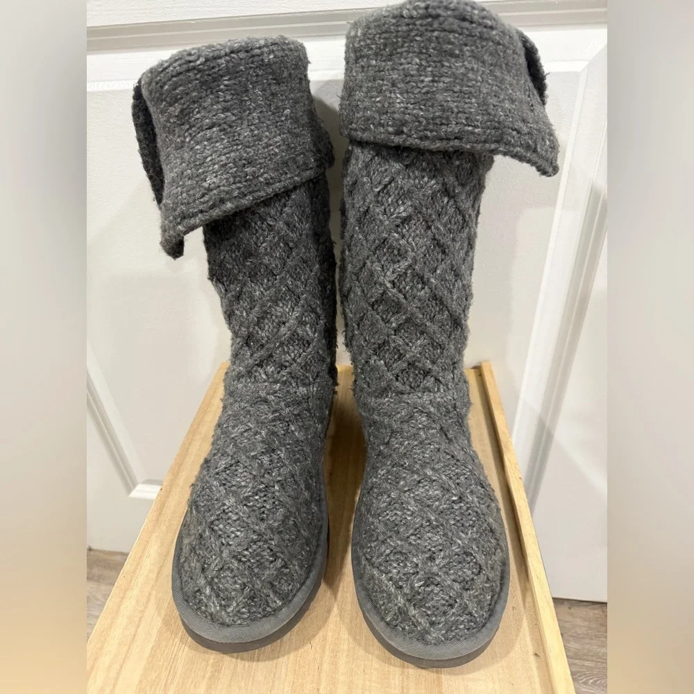 UGG Australia Women’s Knit Tall Boots Gray Size 8